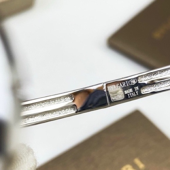 Women's BVLGARI 925 Silver Paved Diamond & Mother-of-Pearl Fan Cuff Bangle - Picture 4 of 4